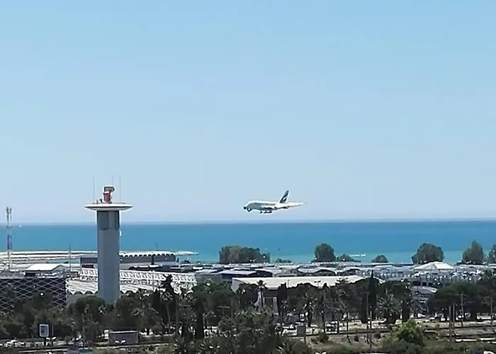 F2 F3 ,Appartement Climatise Neuf, Magnifique Vue Sur Mer Et Aeroport, Proche Tram Et Gare Sncf 1 Min,Aeroport 3 Minutes, 2Or3 Rooms, New Ac Apartment, Magnificent Sea And Airport Views, Close To Tram And Sncf Train Station 1 Min, Airport 3 Min