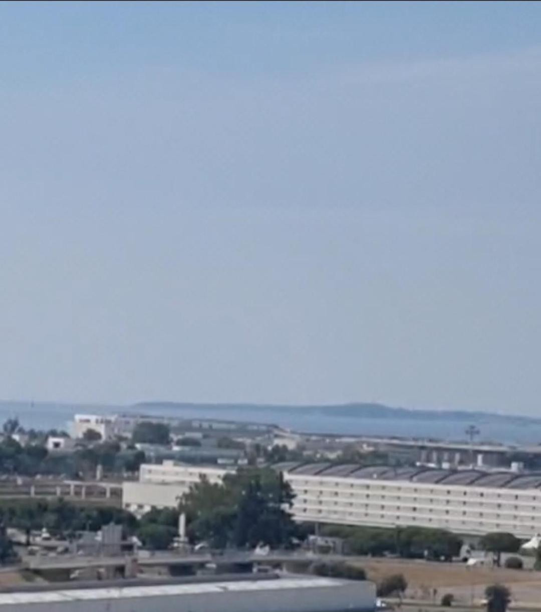 F2 F3 ,appartement Climatise Neuf, Magnifique Vue Sur Et Aeroport, Proche Tram Et Gare Sncf 1 Min,aeroport 3 Minutes, 2or3 Rooms, New Ac Apartment, Magnificent Sea And Airport Views, Close To Tram And Sncf Train Station 1 Min, Airport 3 Min * Nizza