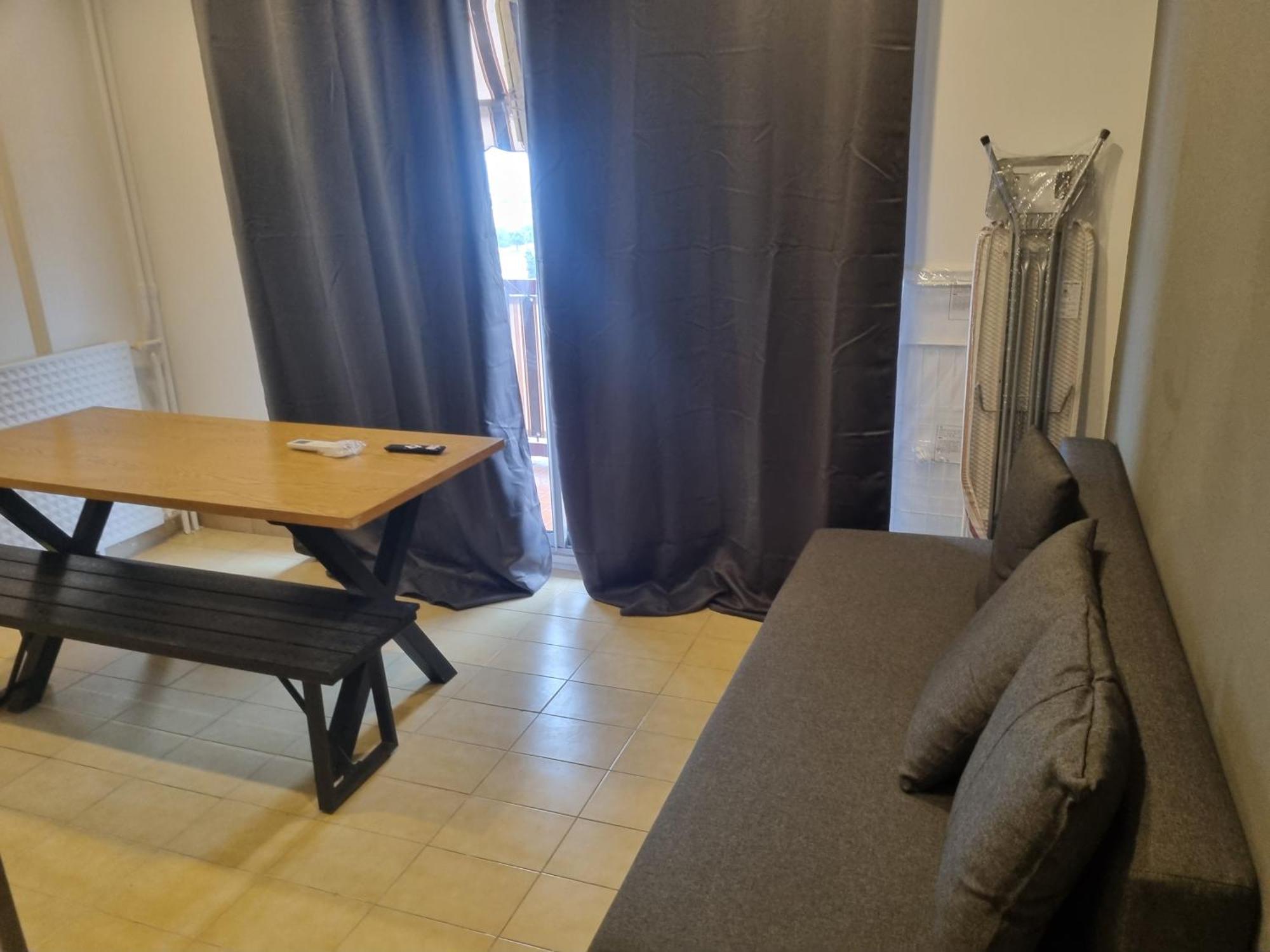 F2 F3 ,appartement Climatise Neuf, Magnifique Vue Sur Et Aeroport, Proche Tram Et Gare Sncf 1 Min,aeroport 3 Minutes, 2or3 Rooms, New Ac Apartment, Magnificent Sea And Airport Views, Close To Tram And Sncf Train Station 1 Min, Airport 3 Min Appartamento Nizza