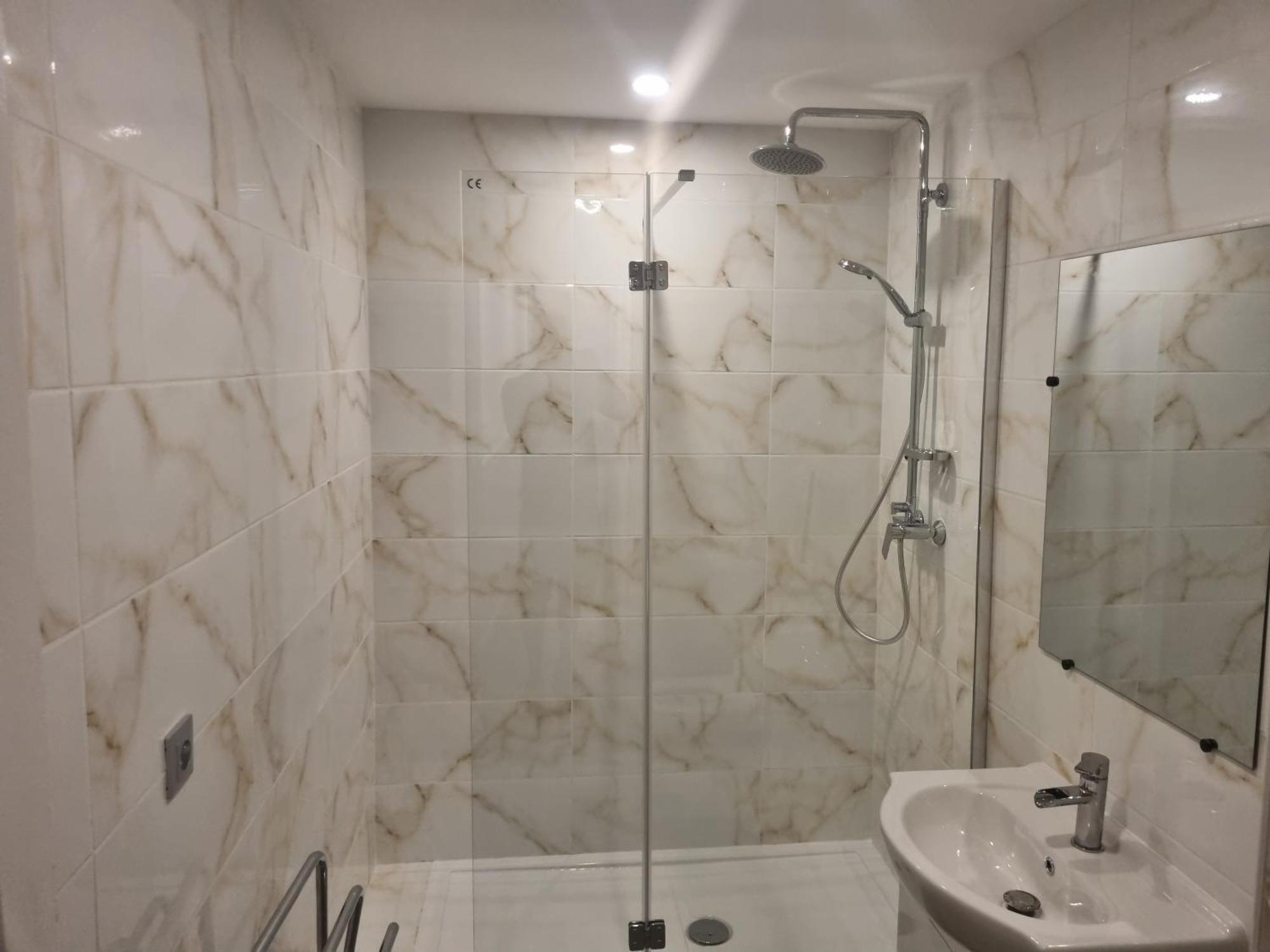 F2 F3 ,appartement Climatise Neuf, Magnifique Vue Sur Et Aeroport, Proche Tram Et Gare Sncf 1 Min,aeroport 3 Minutes, 2or3 Rooms, New Ac Apartment, Magnificent Sea And Airport Views, Close To Tram And Sncf Train Station 1 Min, Airport 3 Min Nizza