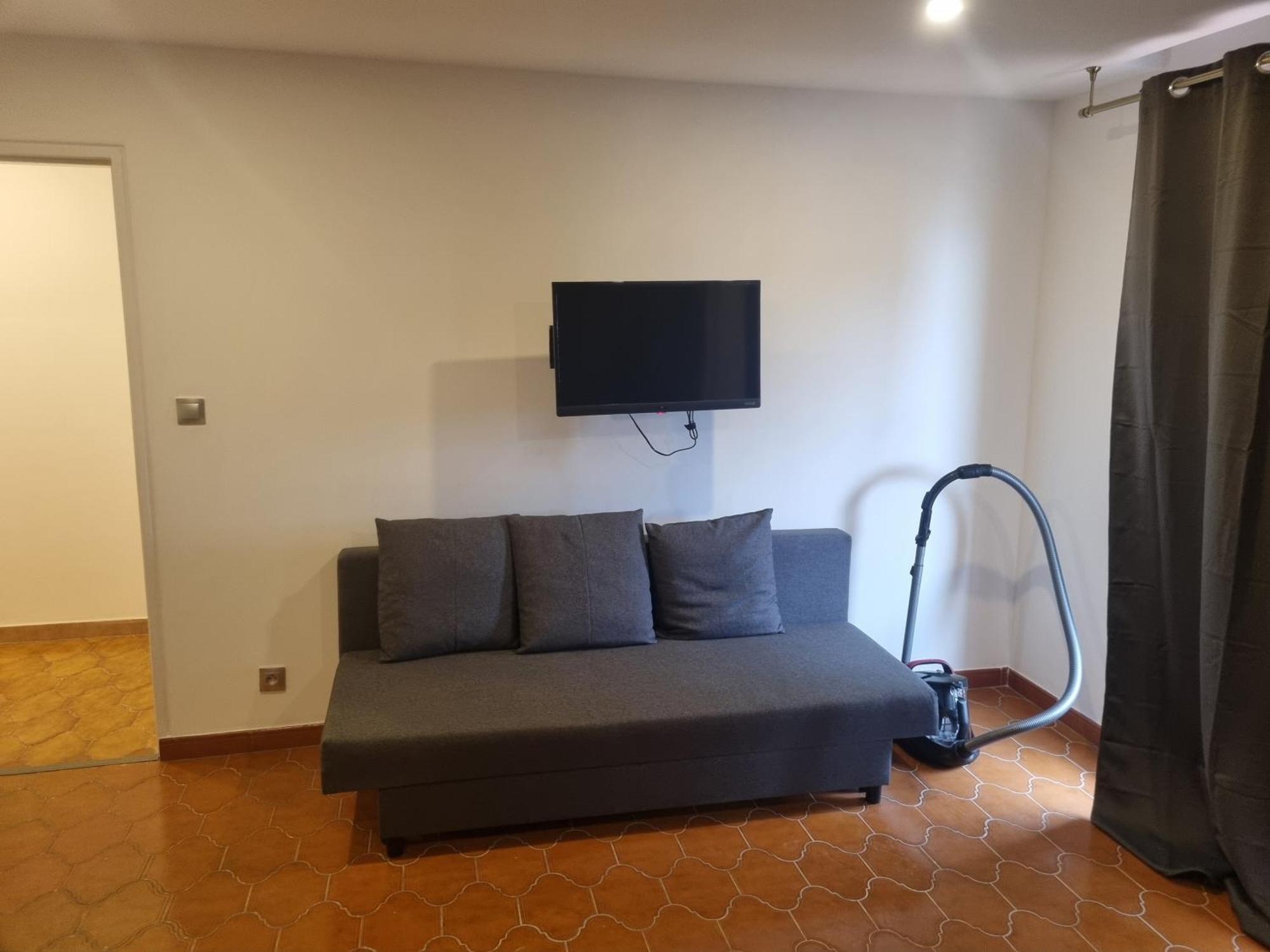 Appartamento F2 F3 ,appartement Climatise Neuf, Magnifique Vue Sur Et Aeroport, Proche Tram Et Gare Sncf 1 Min,aeroport 3 Minutes, 2or3 Rooms, New Ac Apartment, Magnificent Sea And Airport Views, Close To Tram And Sncf Train Station 1 Min, Airport 3 Min *