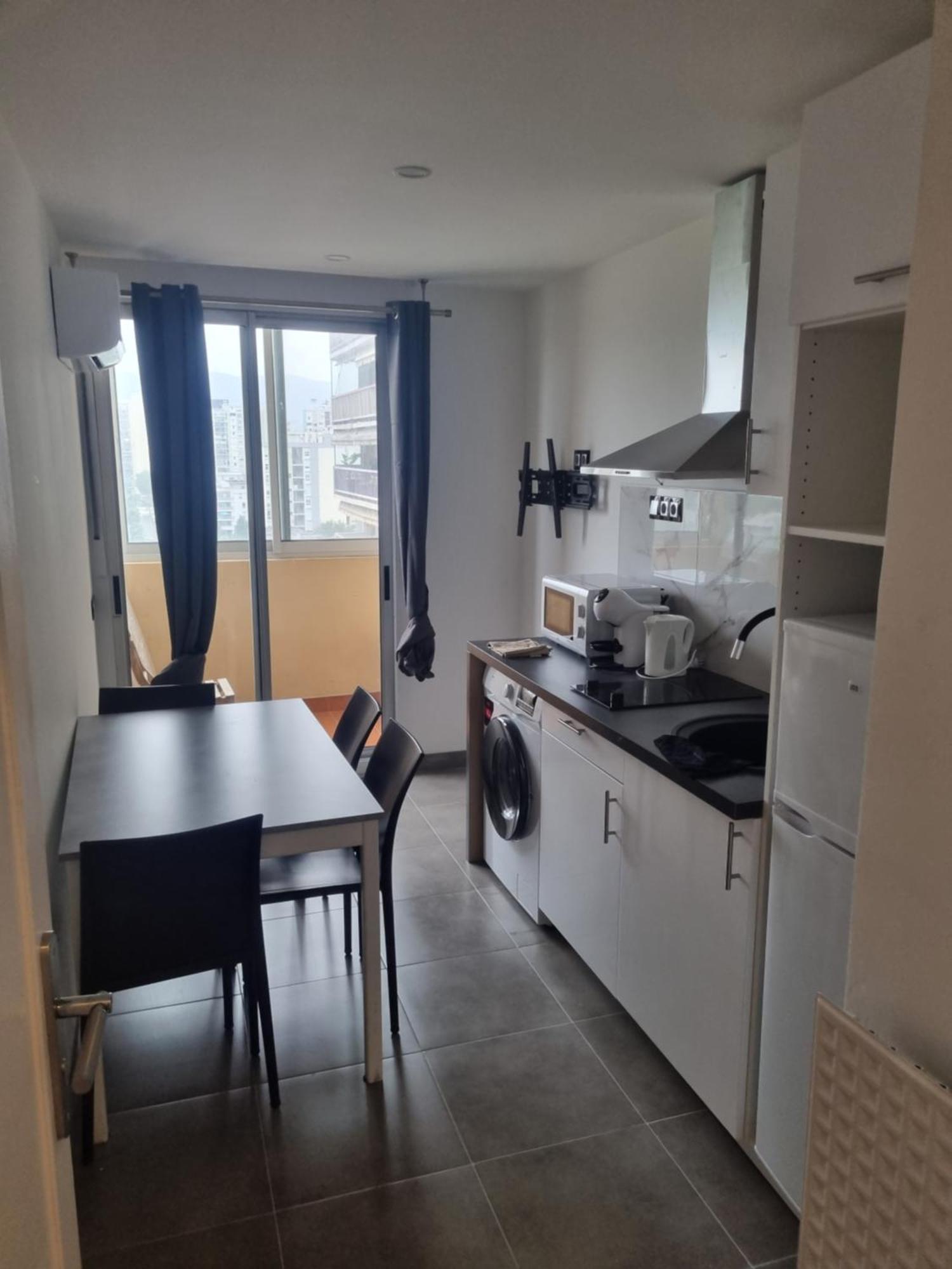F2 F3 ,appartement Climatise Neuf, Magnifique Vue Sur Et Aeroport, Proche Tram Et Gare Sncf 1 Min,aeroport 3 Minutes, 2or3 Rooms, New Ac Apartment, Magnificent Sea And Airport Views, Close To Tram And Sncf Train Station 1 Min, Airport 3 Min *