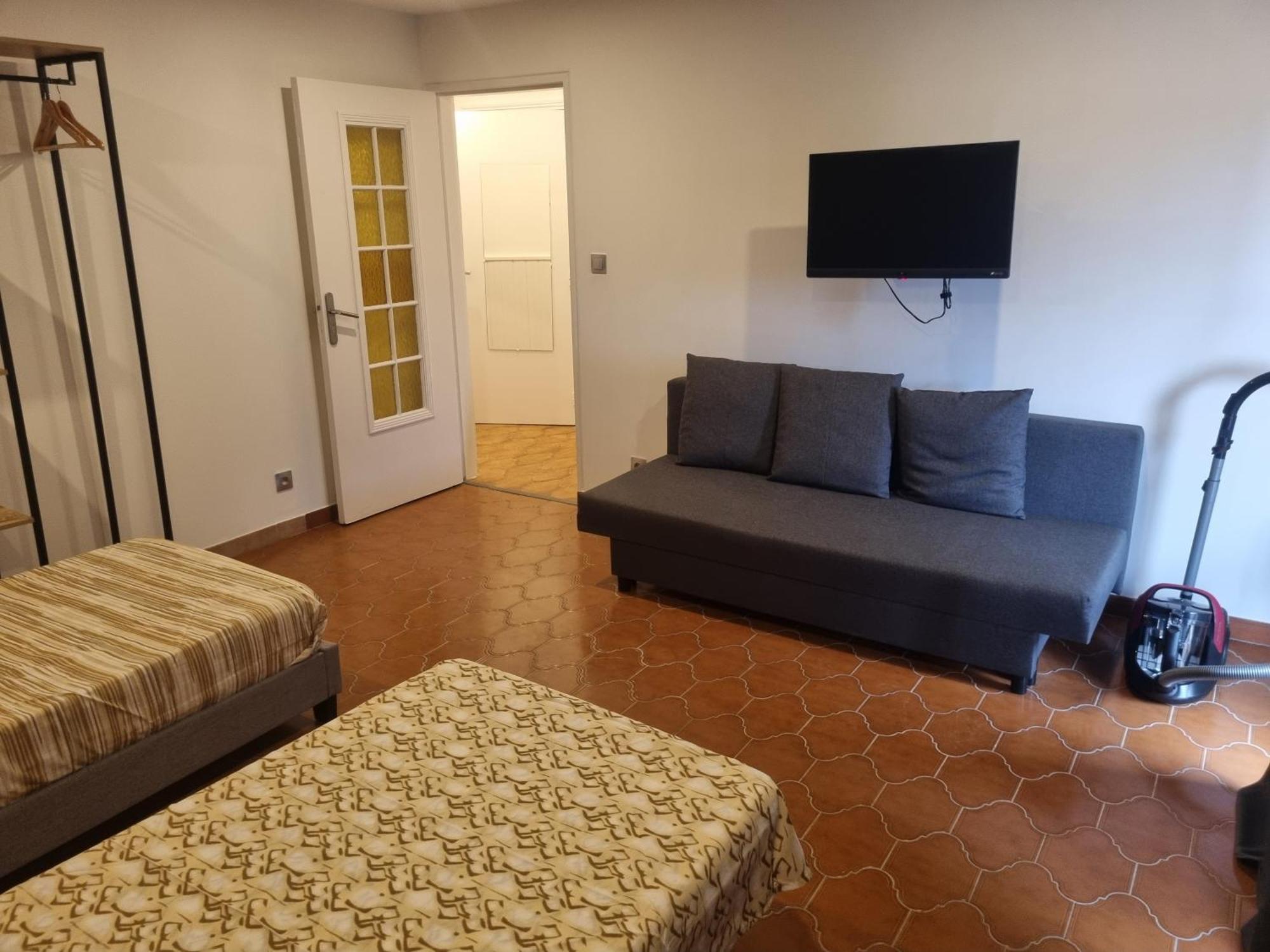 F2 F3 ,appartement Climatise Neuf, Magnifique Vue Sur Et Aeroport, Proche Tram Et Gare Sncf 1 Min,aeroport 3 Minutes, 2or3 Rooms, New Ac Apartment, Magnificent Sea And Airport Views, Close To Tram And Sncf Train Station 1 Min, Airport 3 Min * Nizza