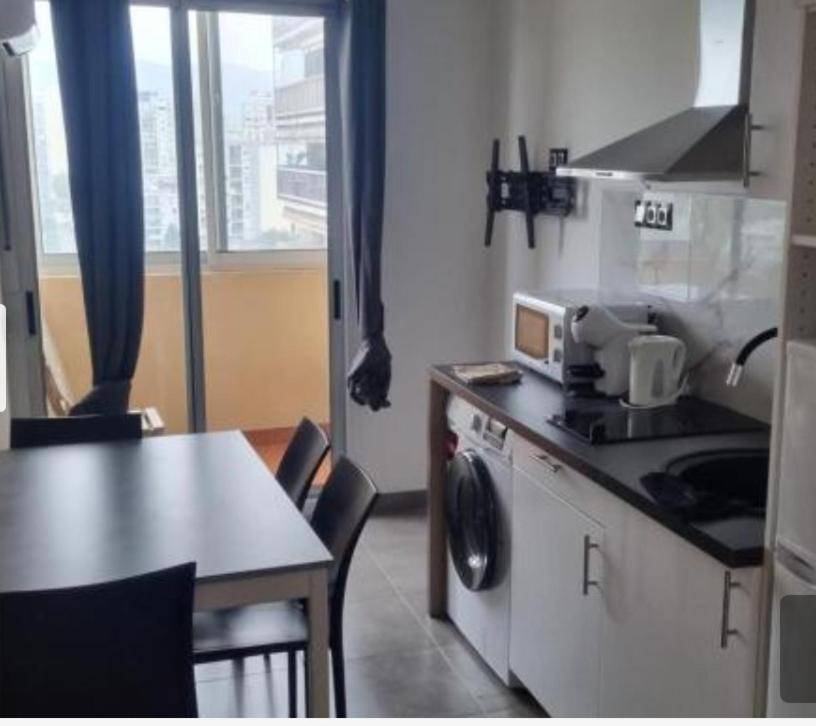 F2 F3 ,appartement Climatise Neuf, Magnifique Vue Sur Et Aeroport, Proche Tram Et Gare Sncf 1 Min,aeroport 3 Minutes, 2or3 Rooms, New Ac Apartment, Magnificent Sea And Airport Views, Close To Tram And Sncf Train Station 1 Min, Airport 3 Min Appartamento Nizza